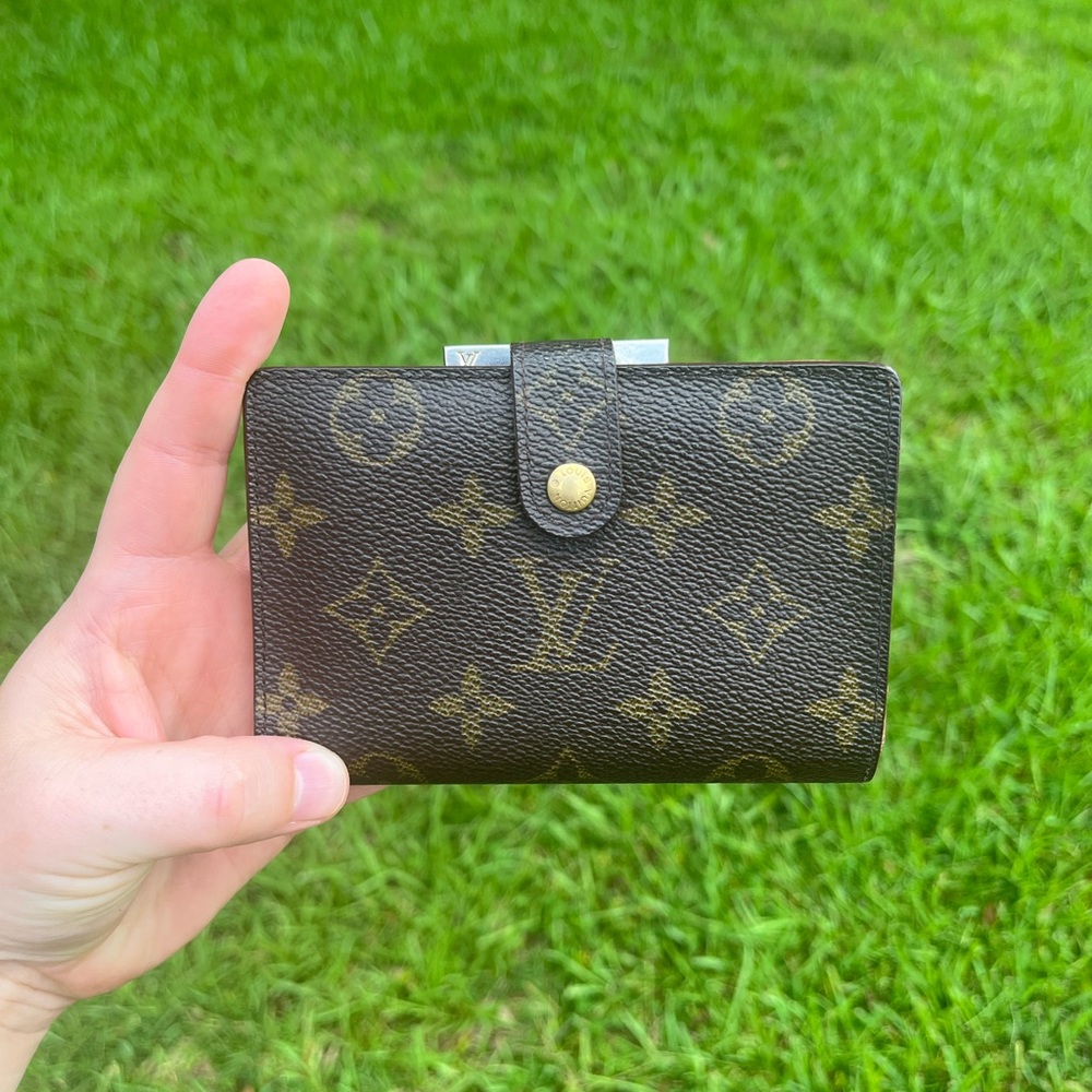 Louis Vuitton Kiss lock wallet